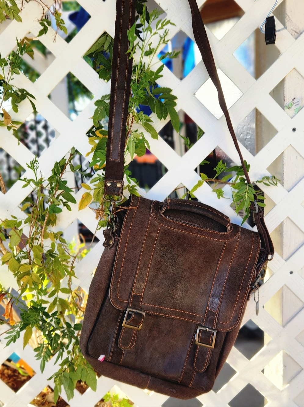 Men's Brown Leather Messenger Bag - Classic Vintage Satchel - Picture 4 of 8